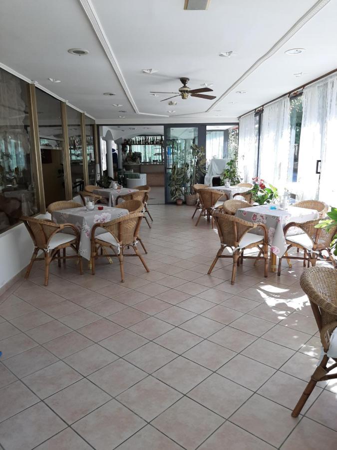 Hotel Alfredo'S Rimini Buitenkant foto