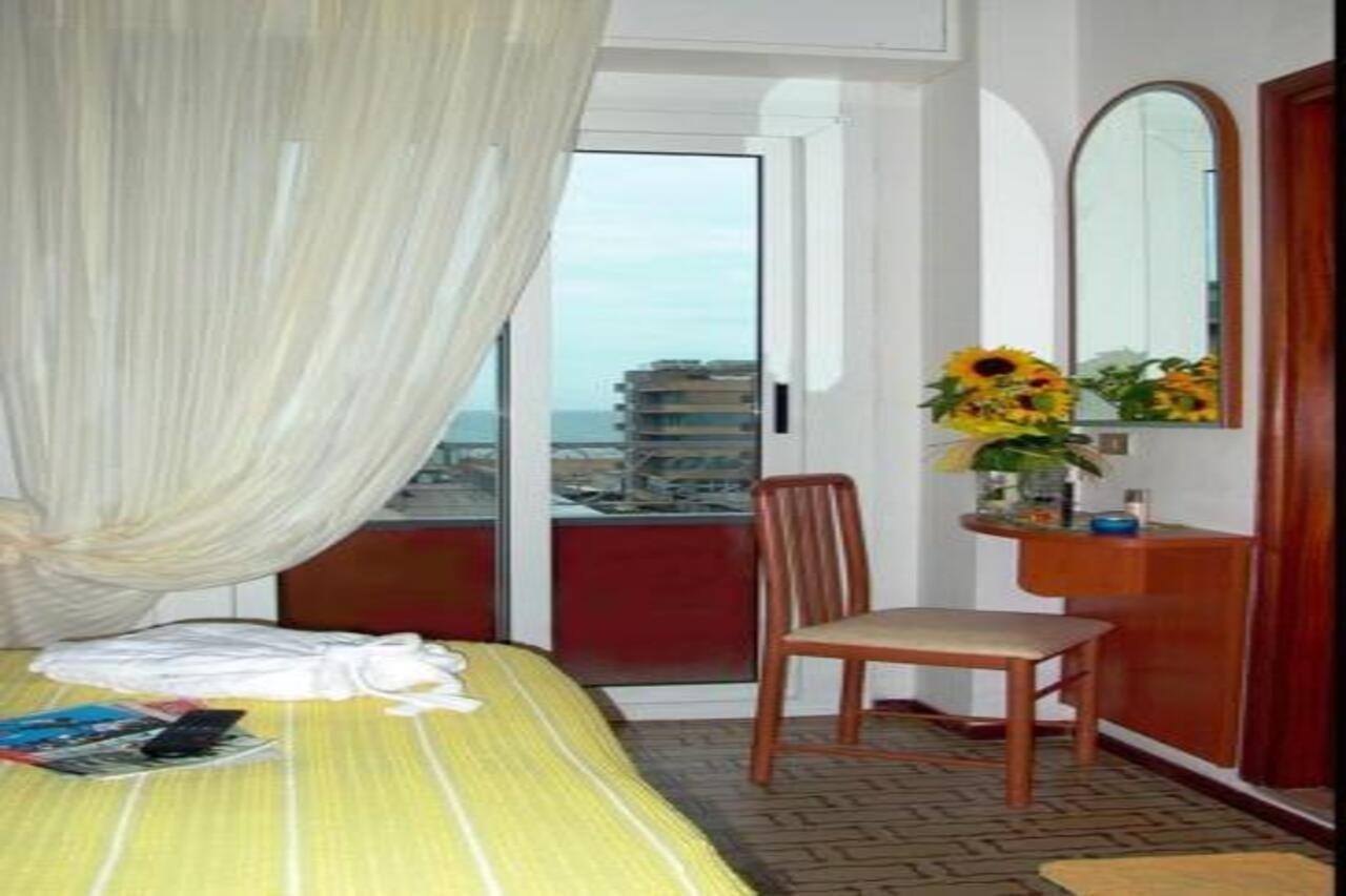 Hotel Alfredo'S Rimini Buitenkant foto