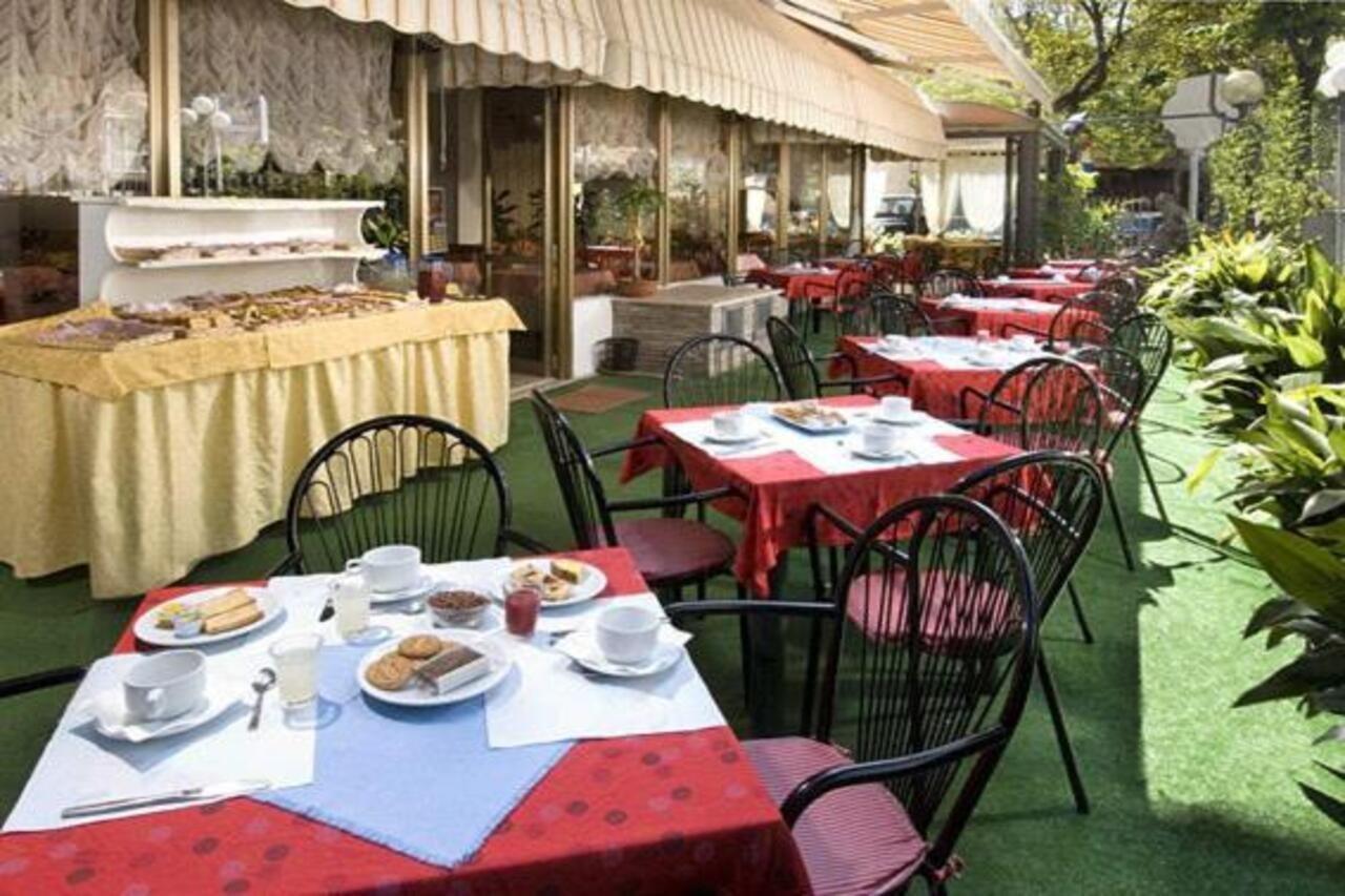 Hotel Alfredo'S Rimini Buitenkant foto